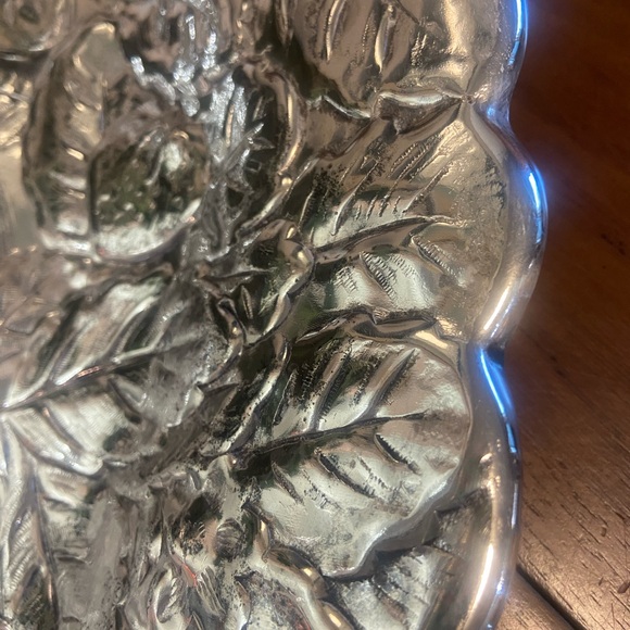 Reed and Barton Silver plated Embossed Strawberry Bowl - Picture 5 of 10